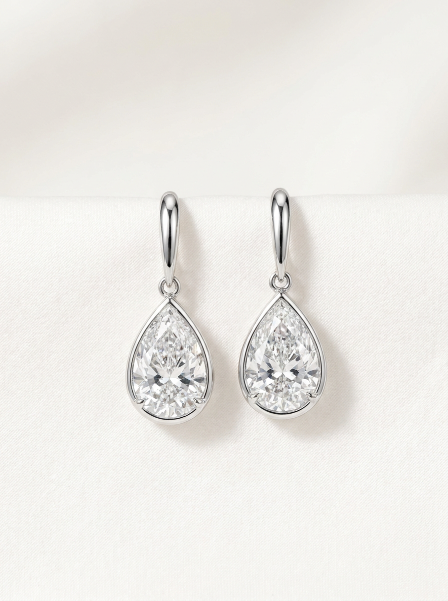 Boucles Éclat — platine, diamants taille poire